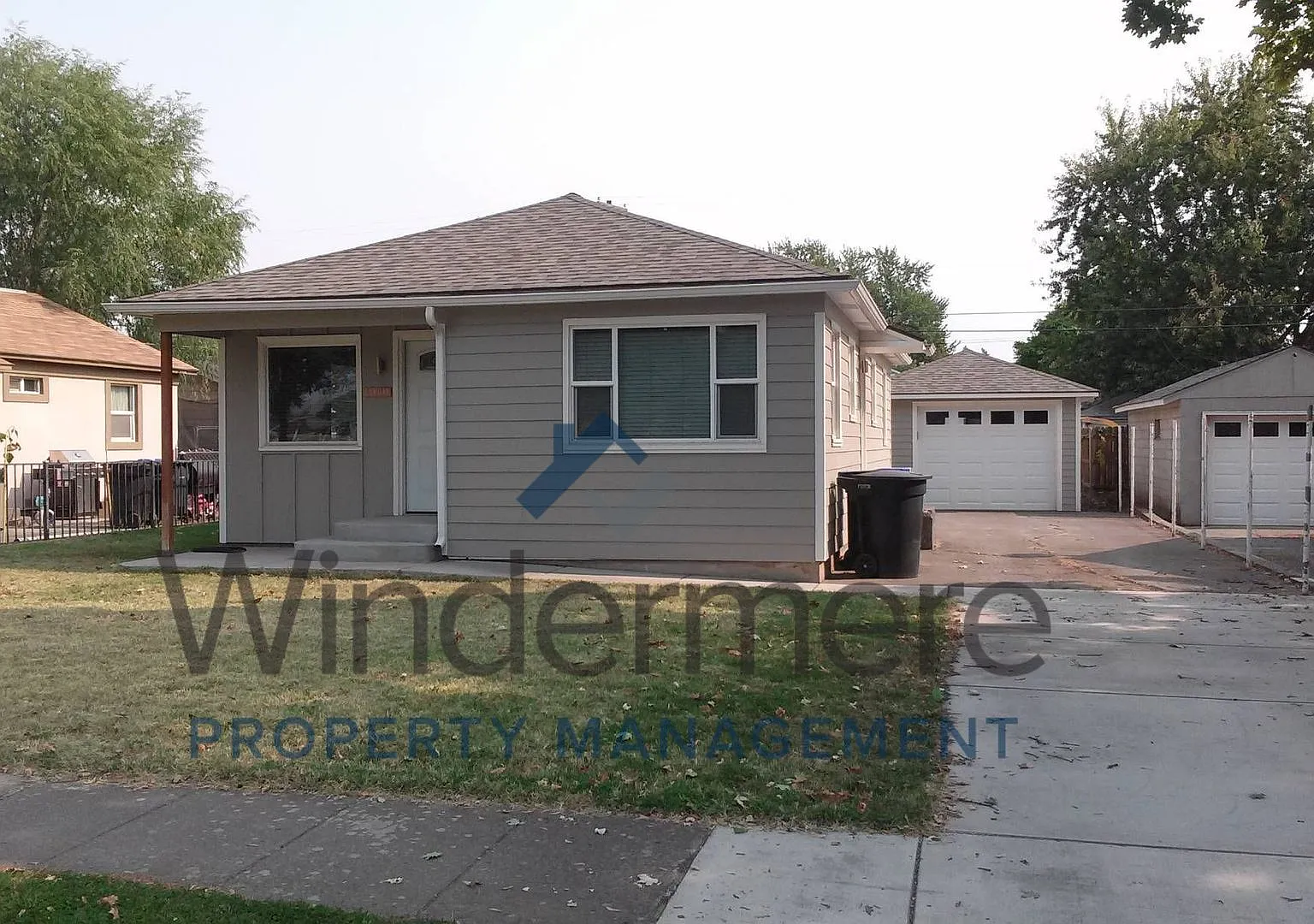 1049 St John - Single Car Garage, Partially fenced backyard — Photo 1