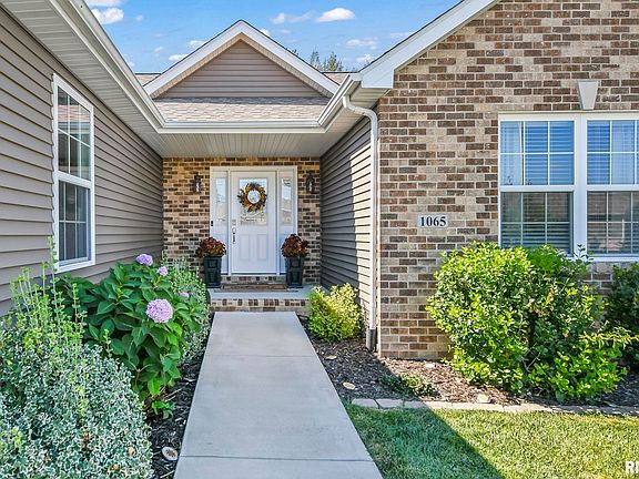 3rd image of 1065 Harrow Dr