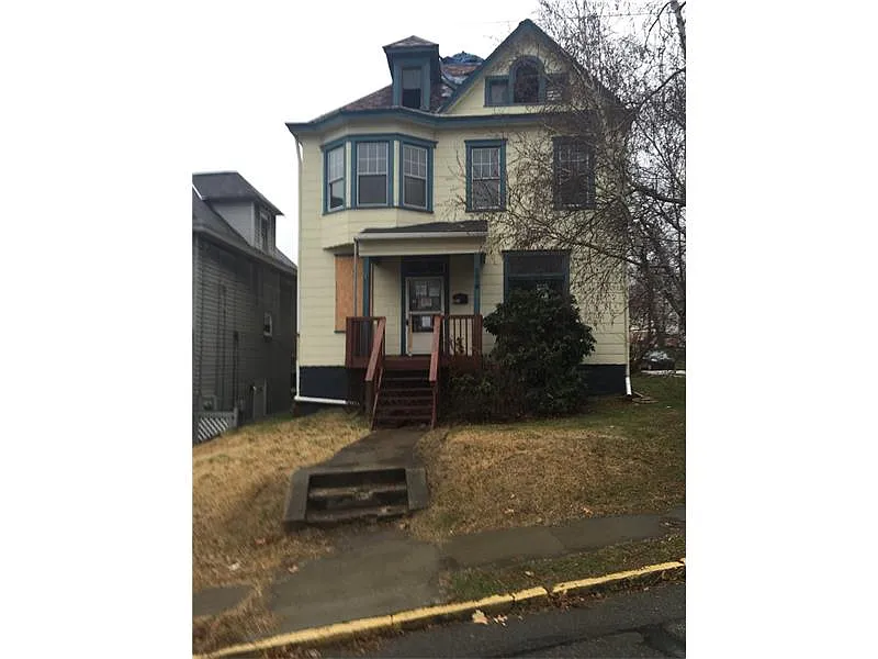 221 S Chestnut St photo 1