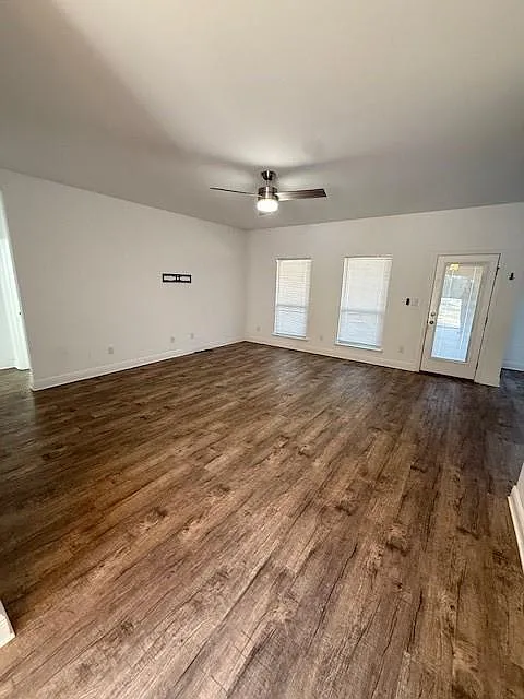 3 bed, 2.0 bath, 1548 sqft, $1,995 — Photo 3