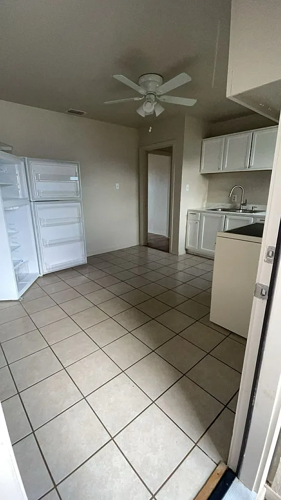 Building Photo - 1204 Burleson