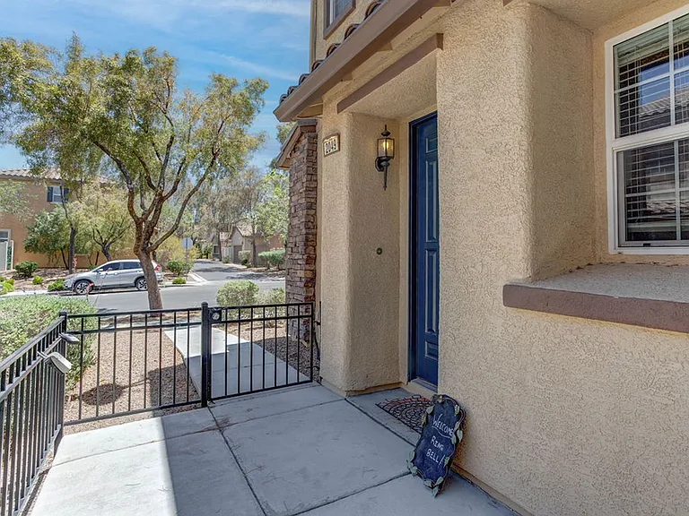 2049 Rockburne St — Photo 35