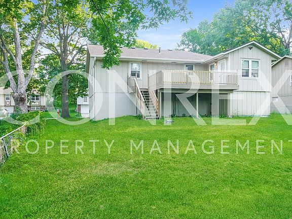 5th image of 400 NE Lakeview Dr