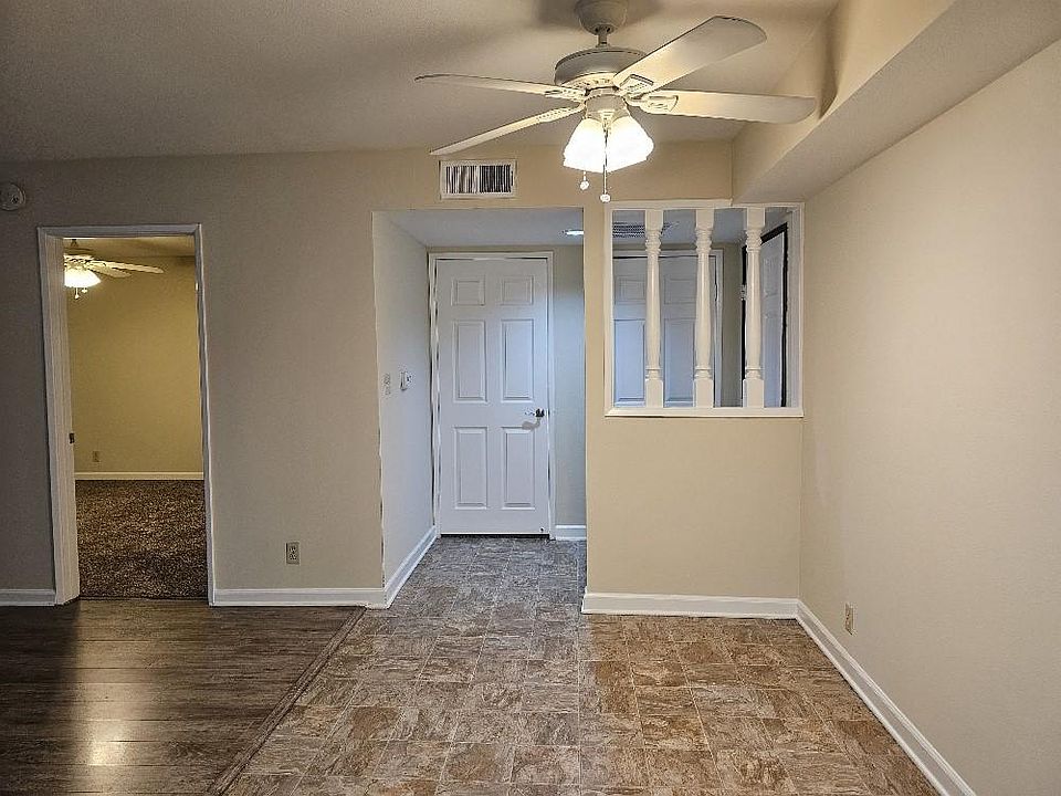 Dining Area/Entrance