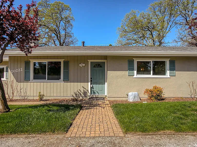 20222 Lupine Dr — Photo 3