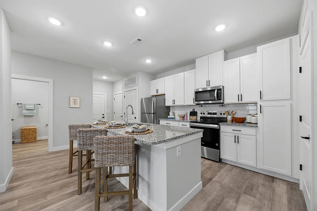 Zephyr Apartments — Photo 2