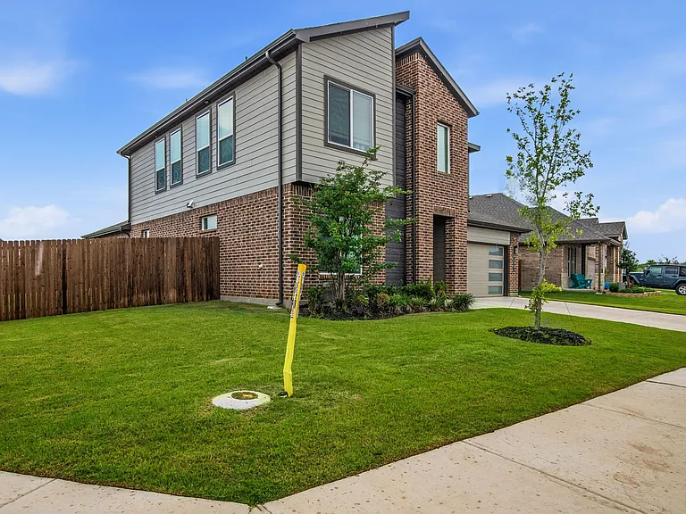 1501 Woodpecker St — Photo 1