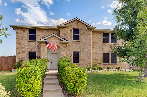 1st image of 3038 Pineridge Dr