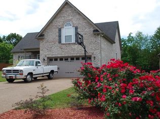 208 Sheffield Dr, White House, TN 37188