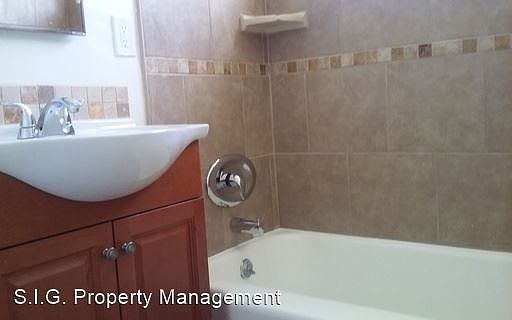 3rd image of 1700 W Victory Blvd