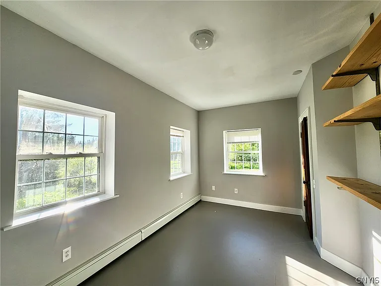 15 Etna Rd — Photo 6