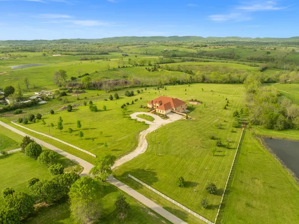 406 Halcomb Ln, Paint Lick, KY 40461