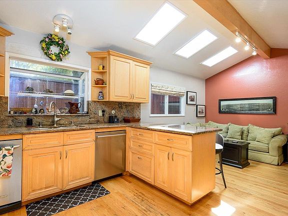 5th image of 406 Ferdinand Ave