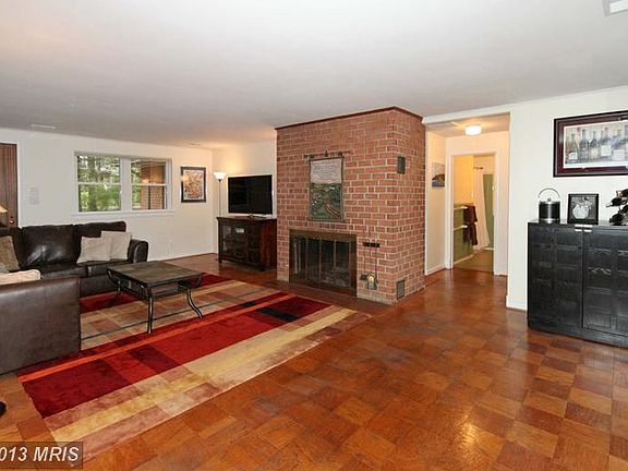 2nd image of 3721 Linda Ln