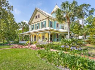 15 13th St, Apalachicola, FL 32320