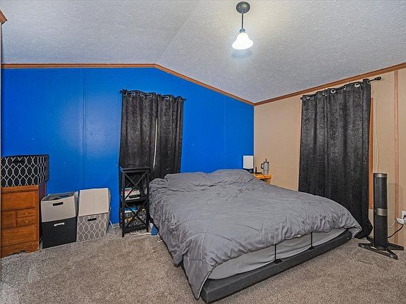 5th image of 19 Holly Ln