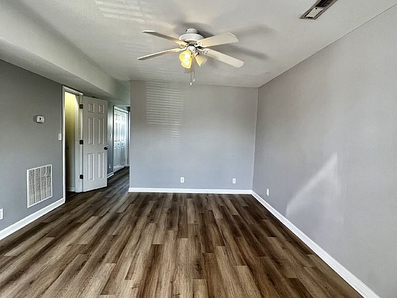 2nd image of 253-1B Executive Ave