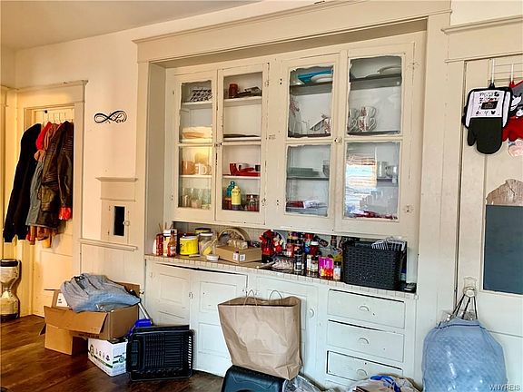 5th image of 208 Goulding Ave