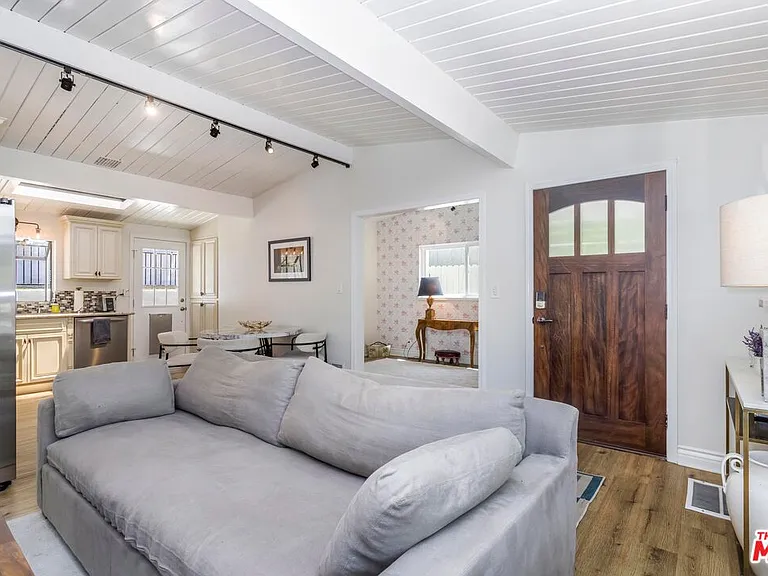 8876 Wonderland Ave — Photo 9