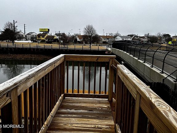 4th image of 1830 E Riverside Drive