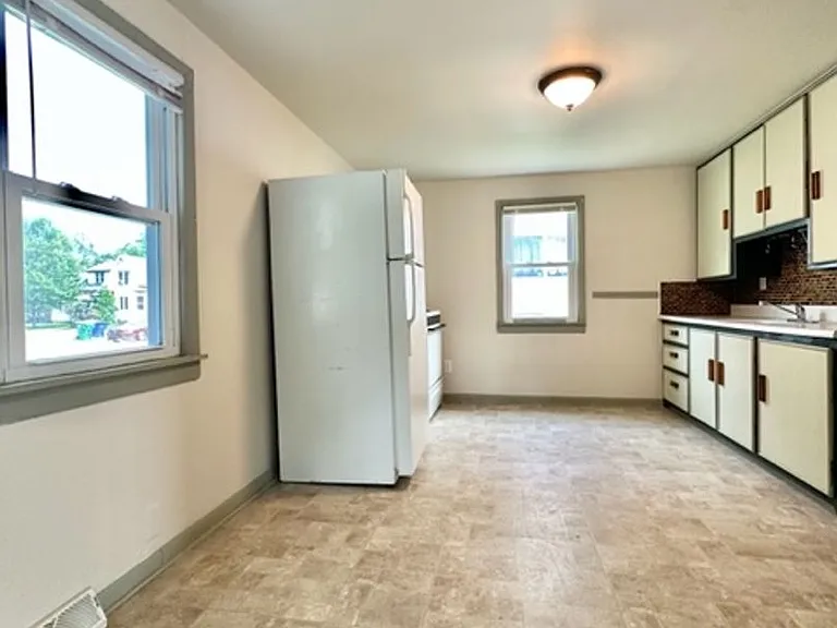 1128 Saint George St — Photo 6