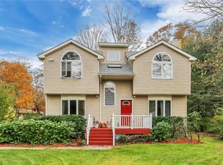 9 Lacona Rd, Mahopac, NY 10541