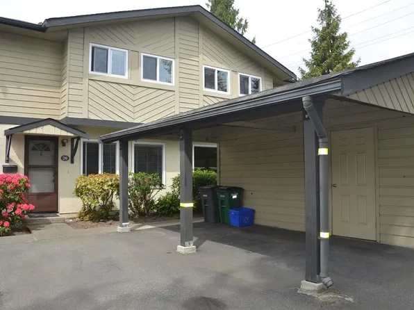 1741 McKenzie Ave #20, Saanich, BC V8N 1A6