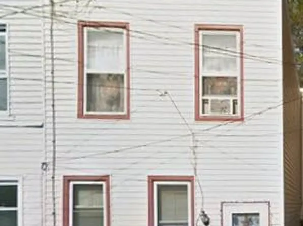 233 N 3rd St, Gloucester City, NJ 08030