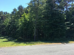 8821 Pine Acres Dr, Kalamazoo, MI 49009