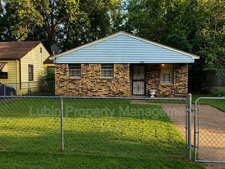 1219 Capital Ave — Photo 1