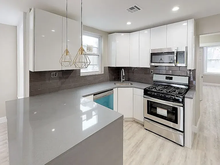 1909 Avenue M #2A — Photo 6