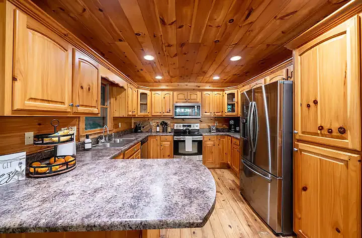 1170 Beaver Lake Dr — Photo 2