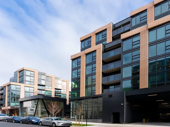 1470 Queen St #207, Halifax, NS B3J 0L2