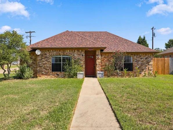 1015 Shelly Dr, Keene, TX 76059