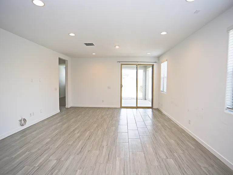 2250 E Kelly Dr — Photo 11