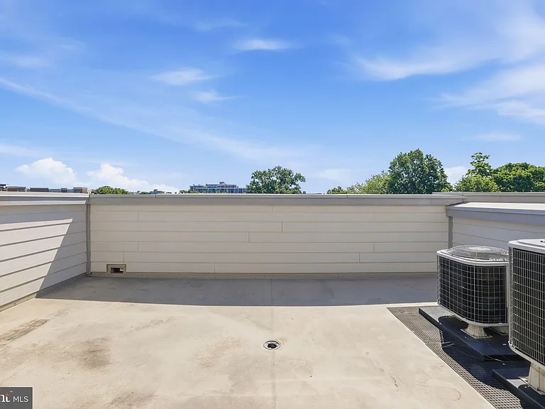 1100 S Edgewood St — Photo 50