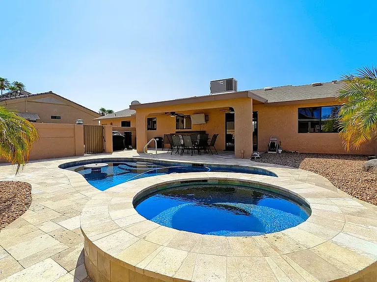 2557 Sunkentree Dr — Photo 1