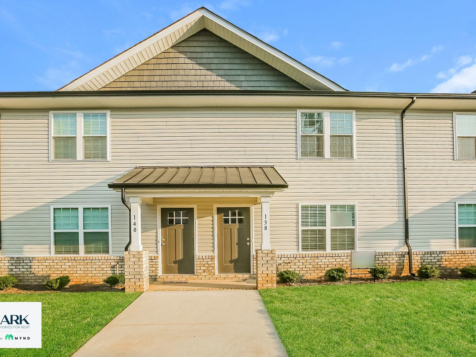 3 bed, 2.5 bath, 1260 sqft, $1,576 — Photo 1