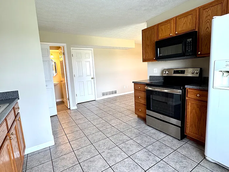 638 Hampton Way #B — Photo 18
