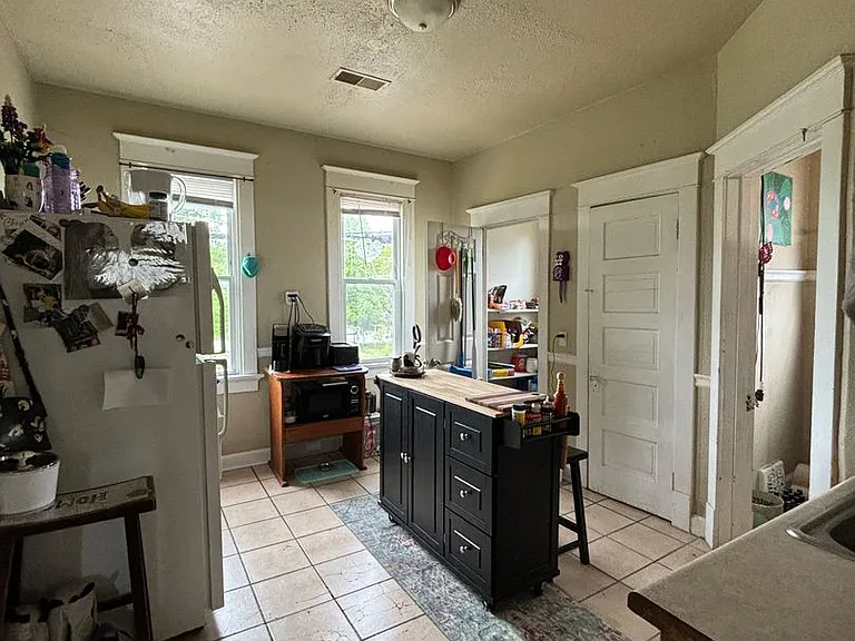 2723-25B N Booth St — Photo 5