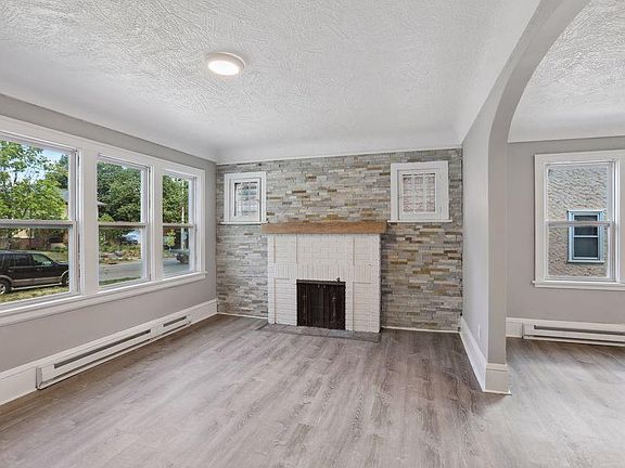 2nd image of 930 Saint Clair Ave #1
