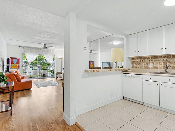 4th image of 1000 Hillcrest Ct APT 215