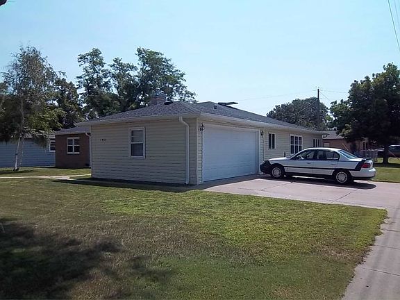 2nd image of 1520 W B St