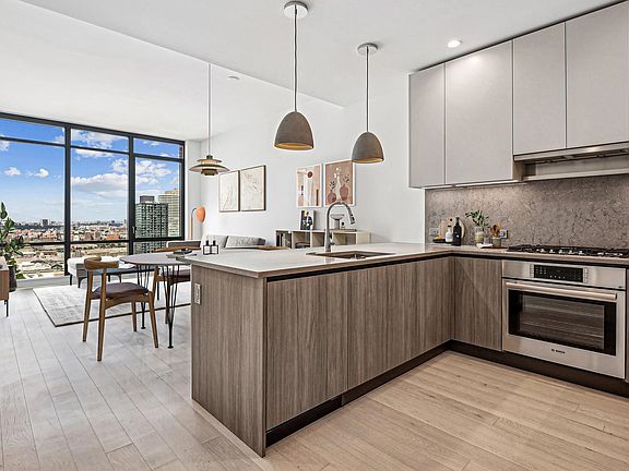 5th image of 155 Bay St #2901