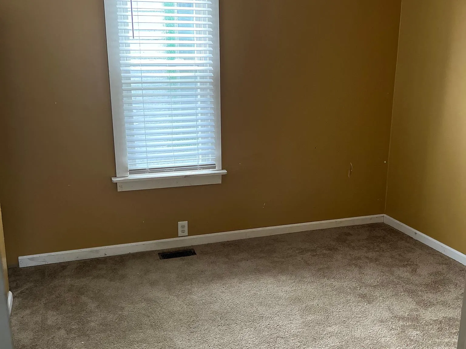 3 bed, 1.5 bath, 1161 sqft, $1,250 — Photo 4