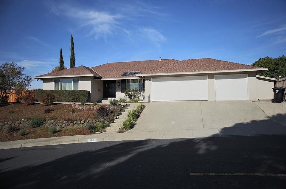 1st image of 467 Fernwood Dr