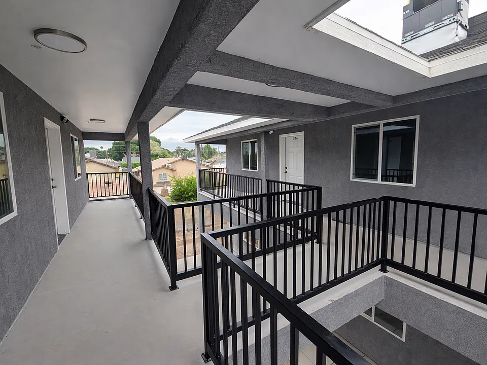 253 S 17th Ave