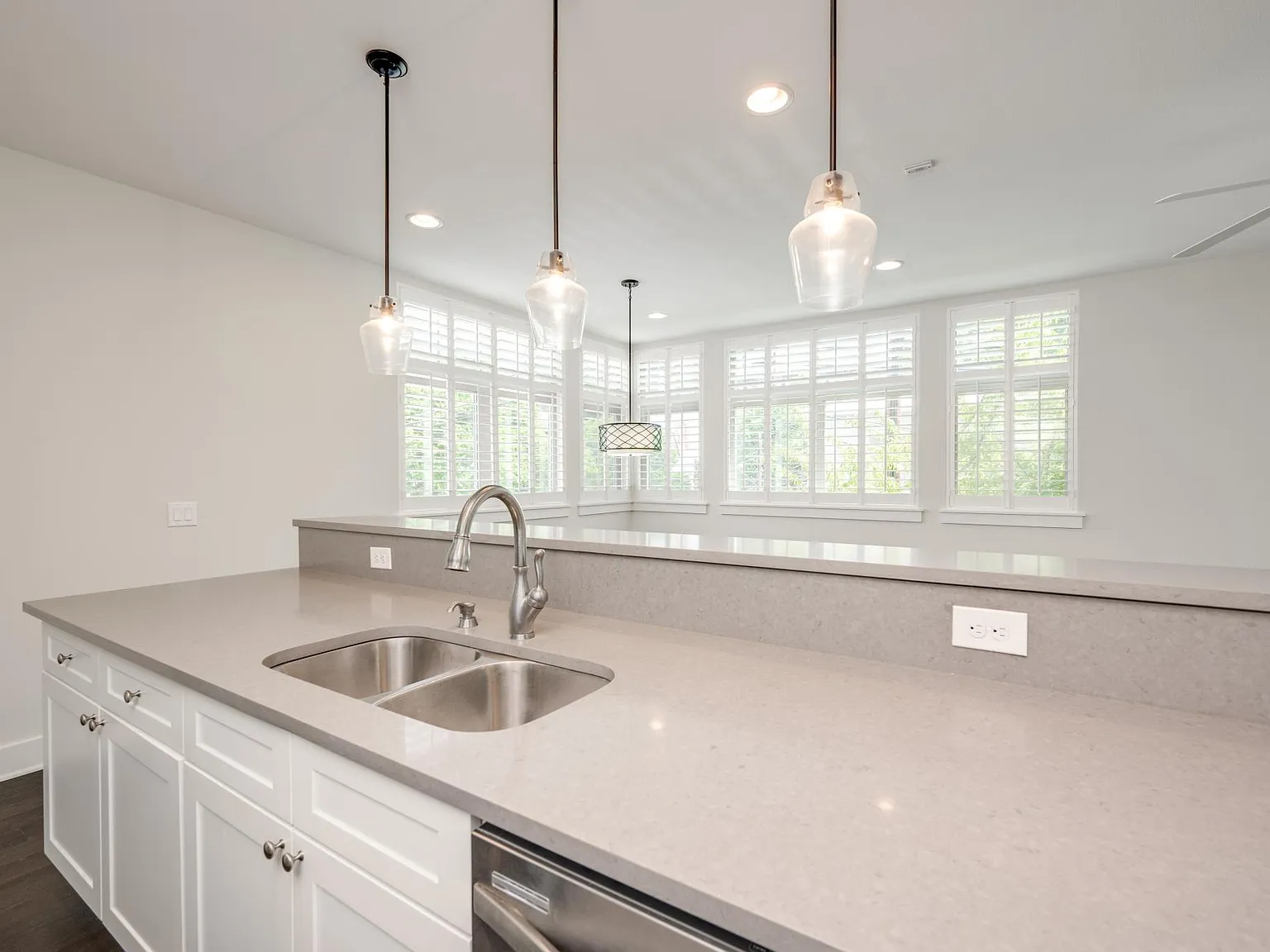 2 bed, 1176 sqft, $2,850 — Photo 2