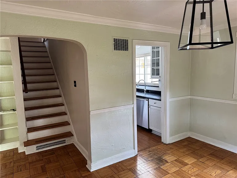 633 Crystal Dr — Photo 7