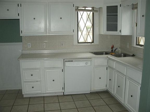 3rd image of 616 Elaine Ave